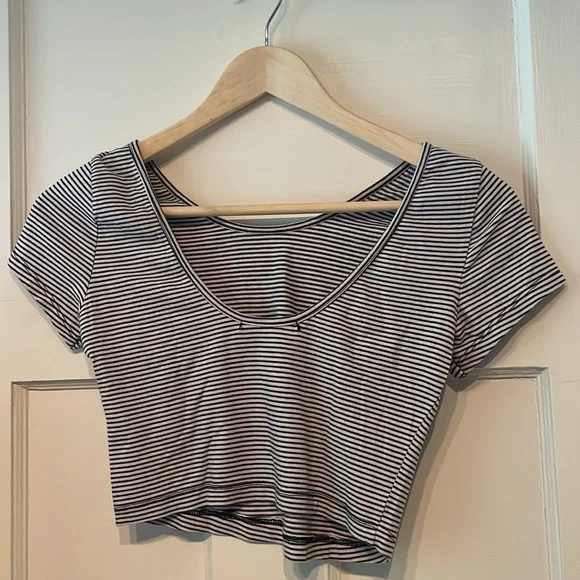 Brandy Melville Striped Navy and White Giselle Crop Top - Picture 5 of 7